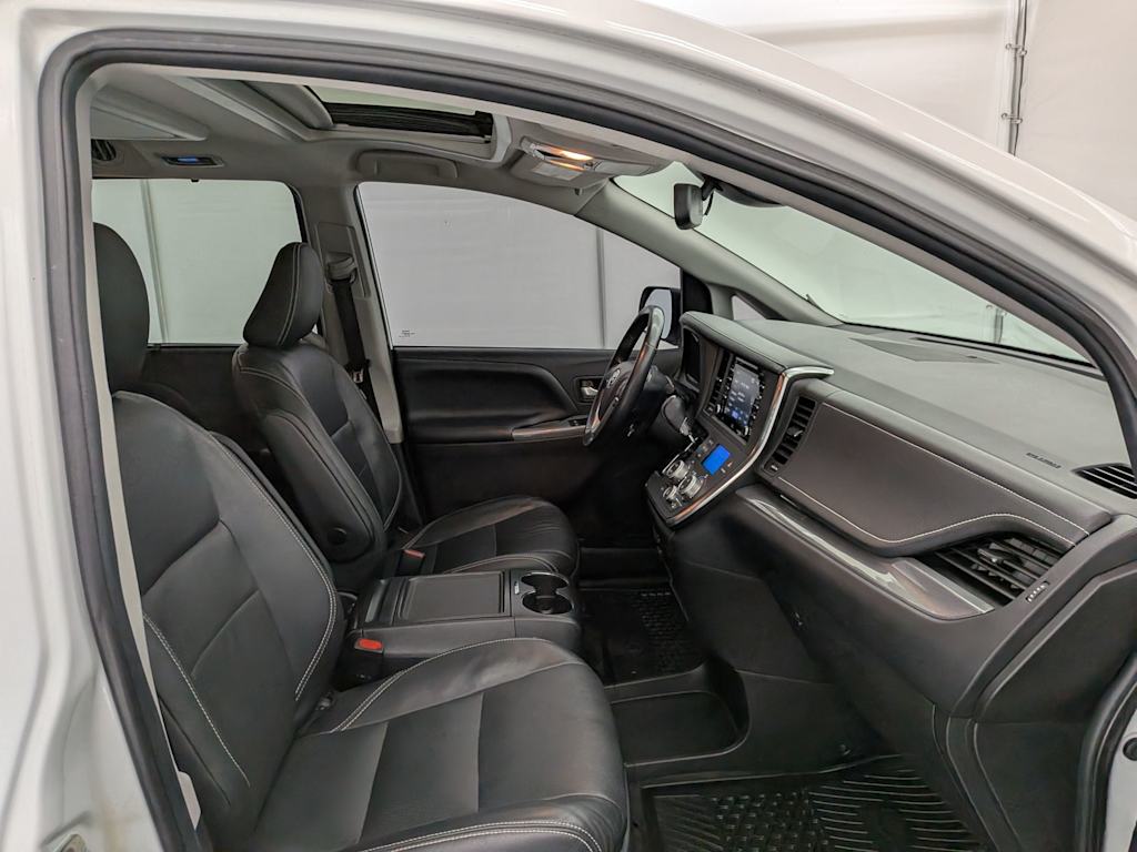 Thumbnail: 2019 Toyota Sienna - 12