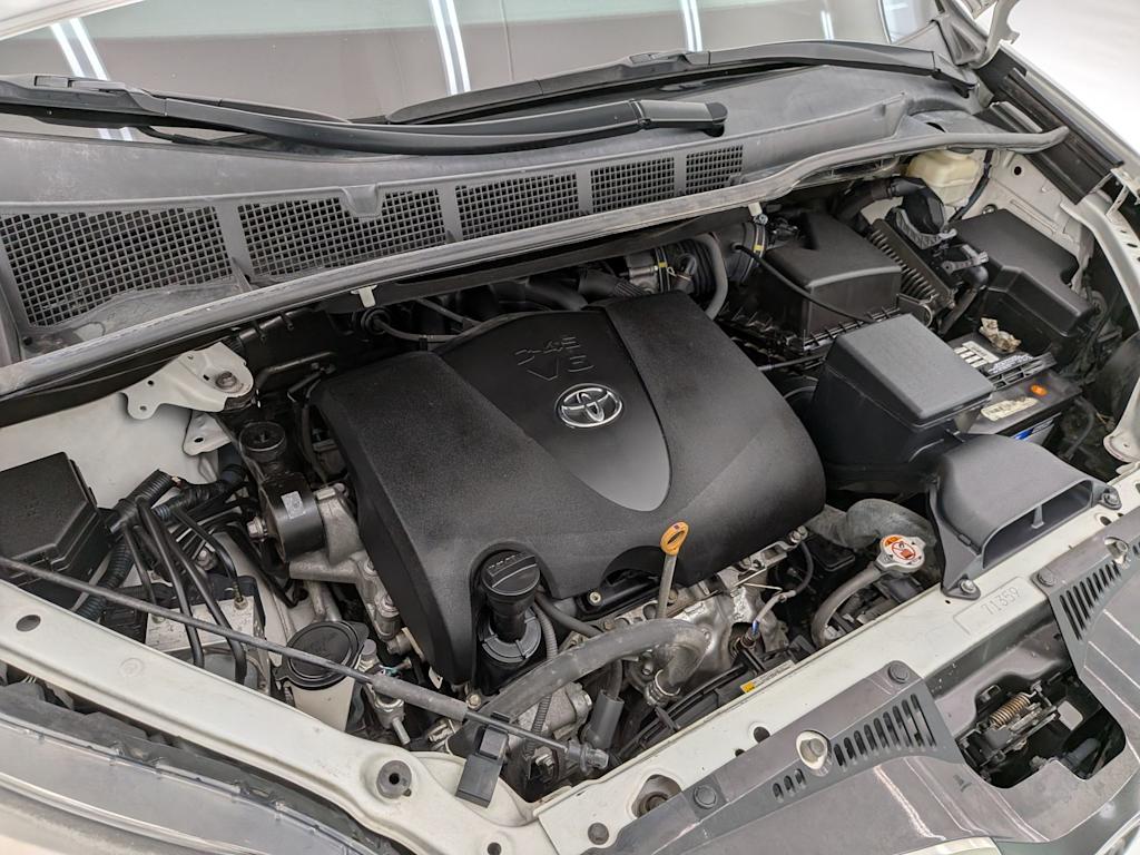 Thumbnail: 2019 Toyota Sienna - 9