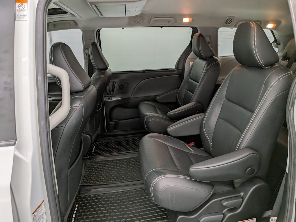 Thumbnail: 2019 Toyota Sienna - 28