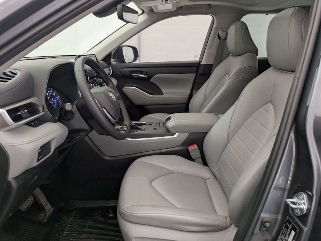 Thumbnail: 2021 Toyota Highlander - 11