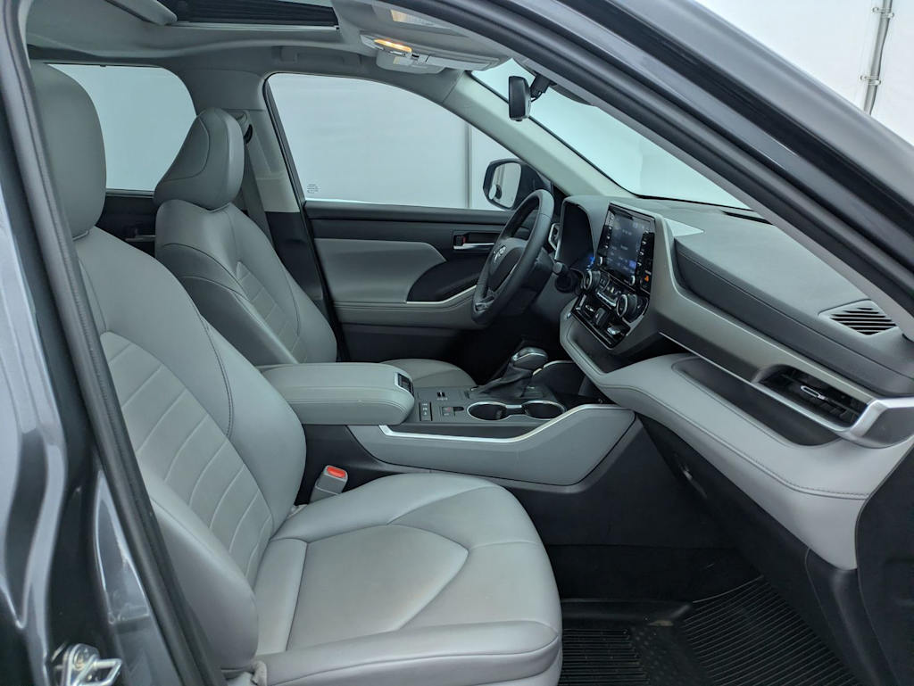 Thumbnail: 2021 Toyota Highlander - 12