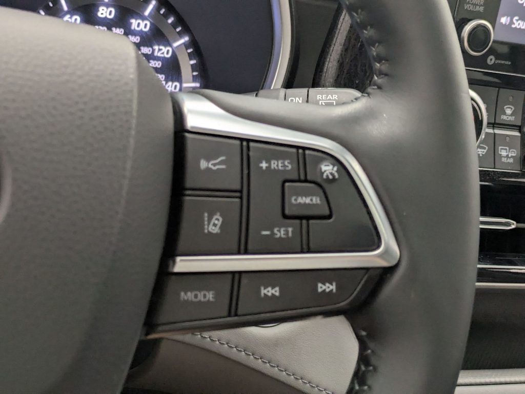 Thumbnail: 2021 Toyota Highlander - 32