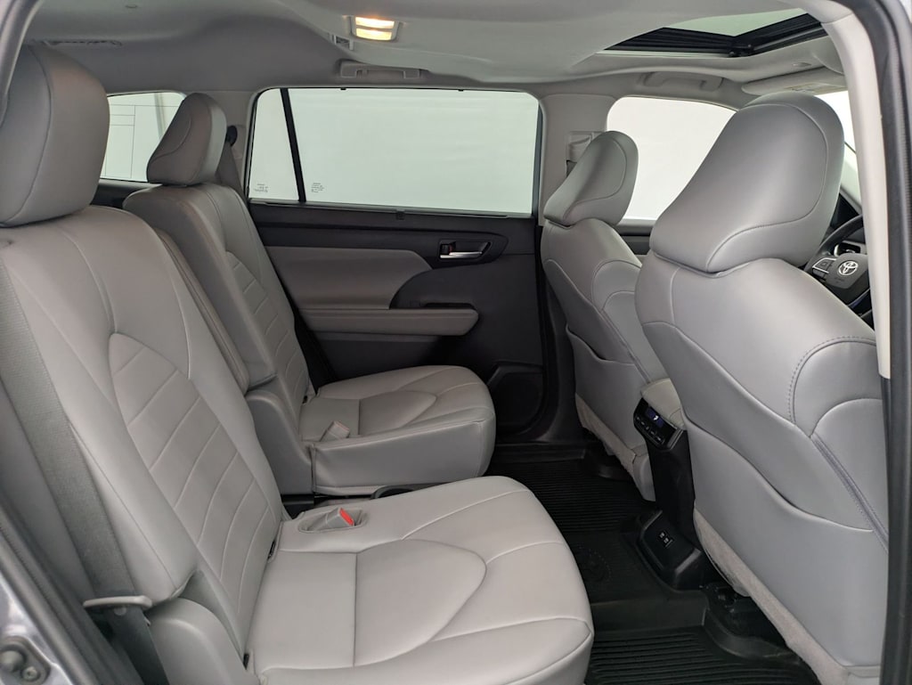 Thumbnail: 2021 Toyota Highlander - 30