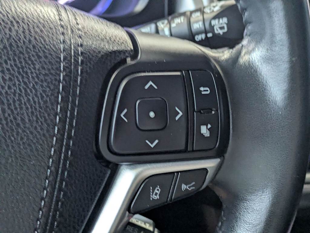 Thumbnail: 2018 Toyota Highlander - 32