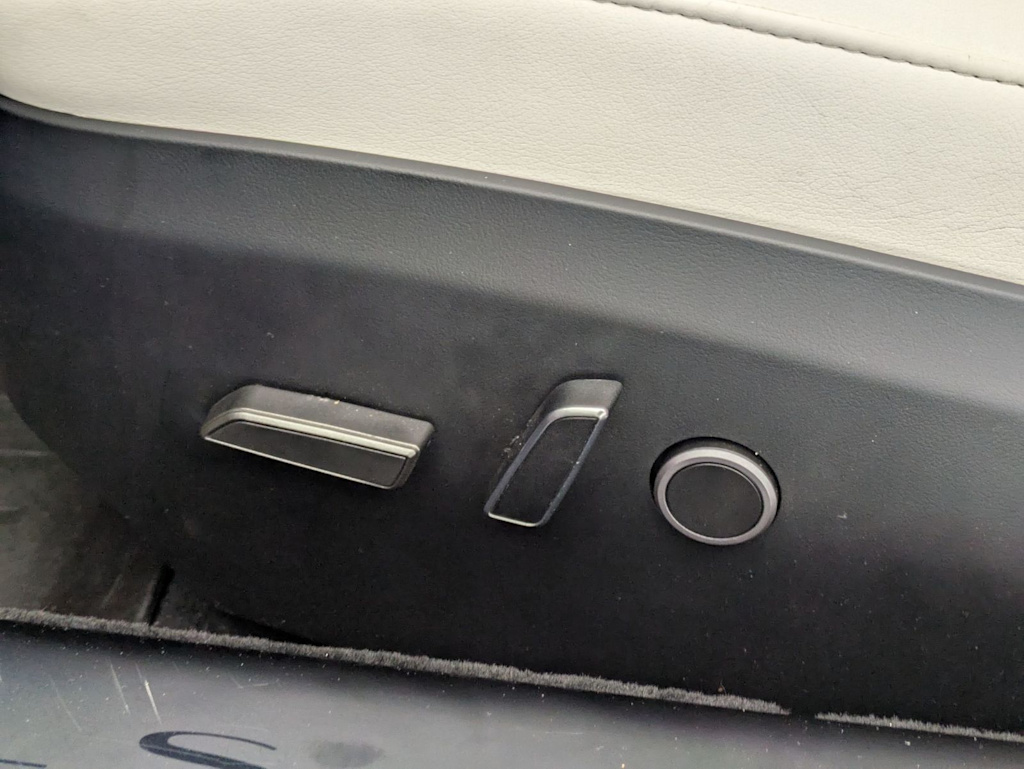 Thumbnail: 2022 Tesla Model S - 23