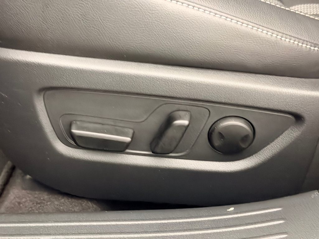 Thumbnail: 2025 Mazda CX-50 - 26