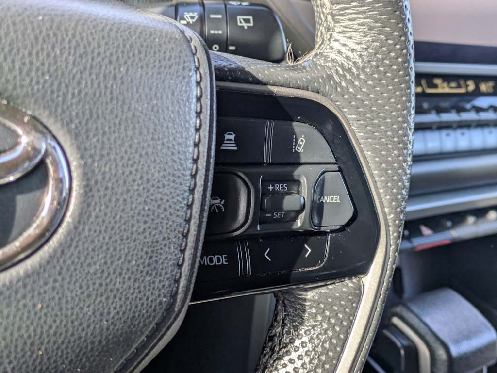 Thumbnail: 2023 Toyota Sequoia - 31