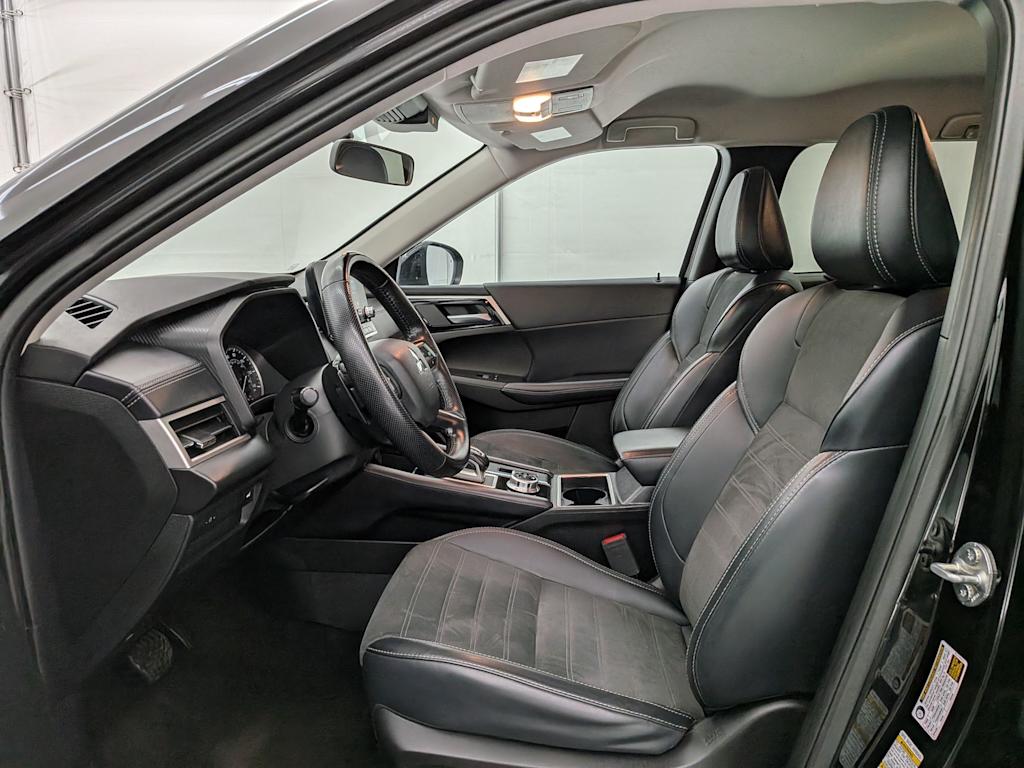 Thumbnail: 2024 Mitsubishi Outlander - 11