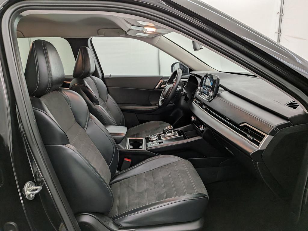 Thumbnail: 2024 Mitsubishi Outlander - 12