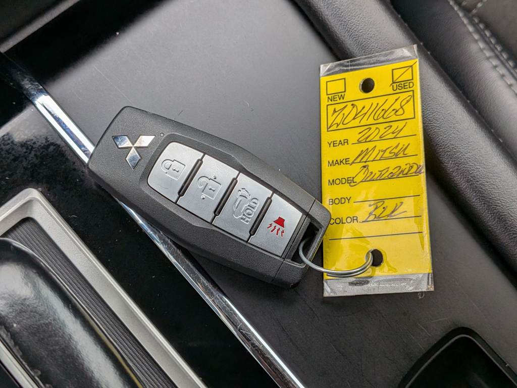 Thumbnail: 2024 Mitsubishi Outlander - 19