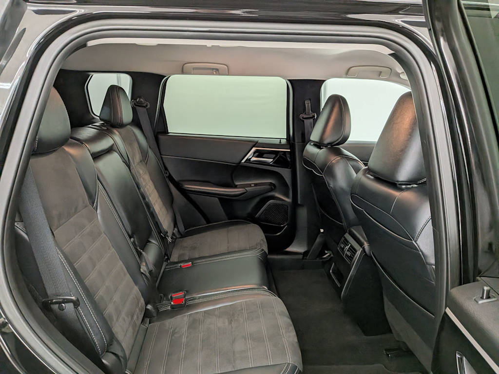 Thumbnail: 2024 Mitsubishi Outlander - 28