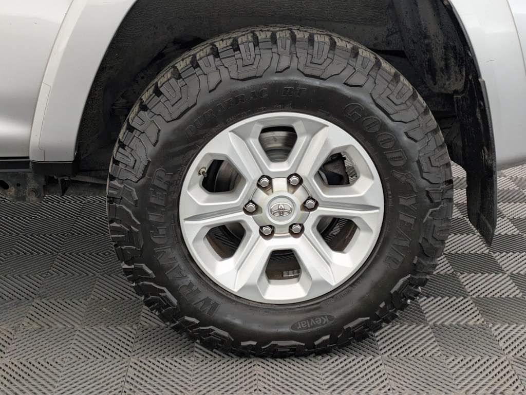Thumbnail: 2015 Toyota 4Runner - 8