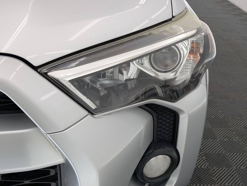 Thumbnail: 2015 Toyota 4Runner - 24