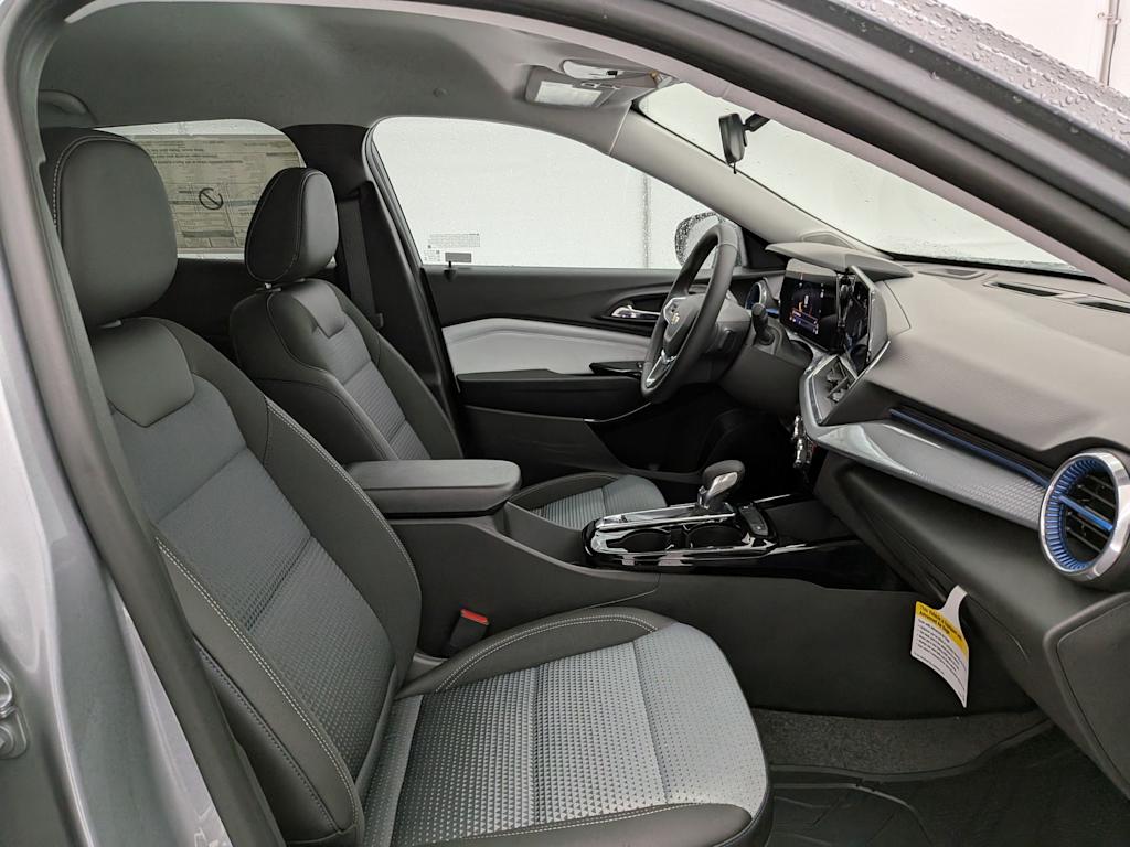 Thumbnail: 2025 Chevrolet Trax - 12