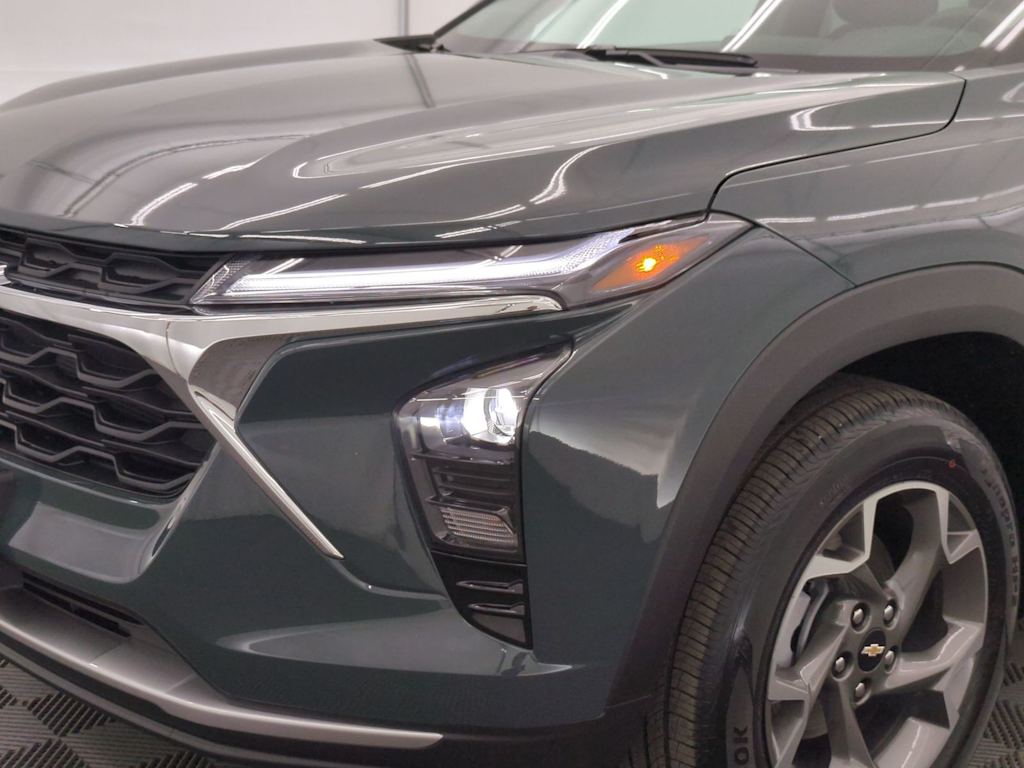Thumbnail: 2026 Chevrolet Trax - 23