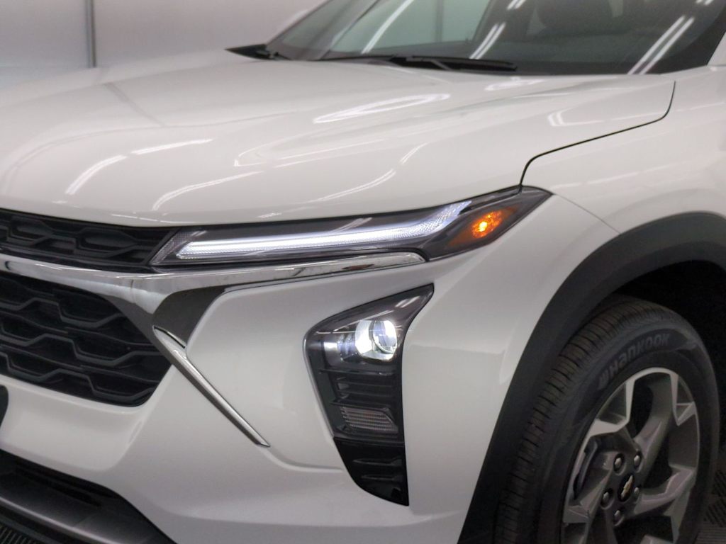 Thumbnail: 2026 Chevrolet Trax - 24