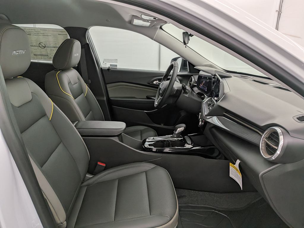 Thumbnail: 2025 Chevrolet Trax - 12