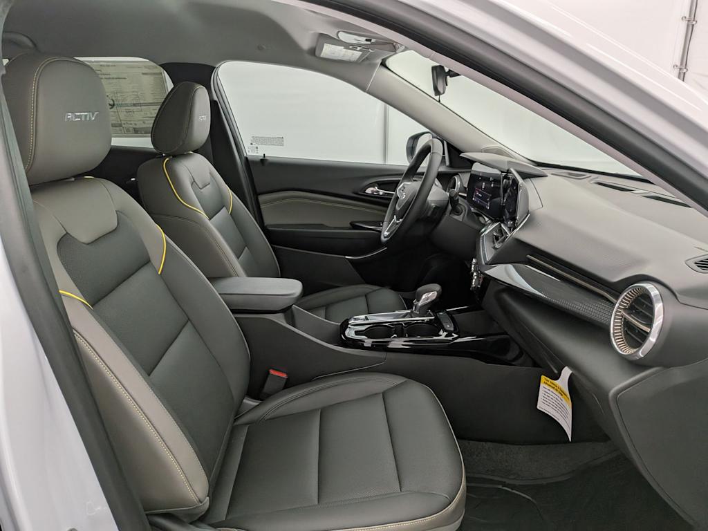 Thumbnail: 2025 Chevrolet Trax - 12