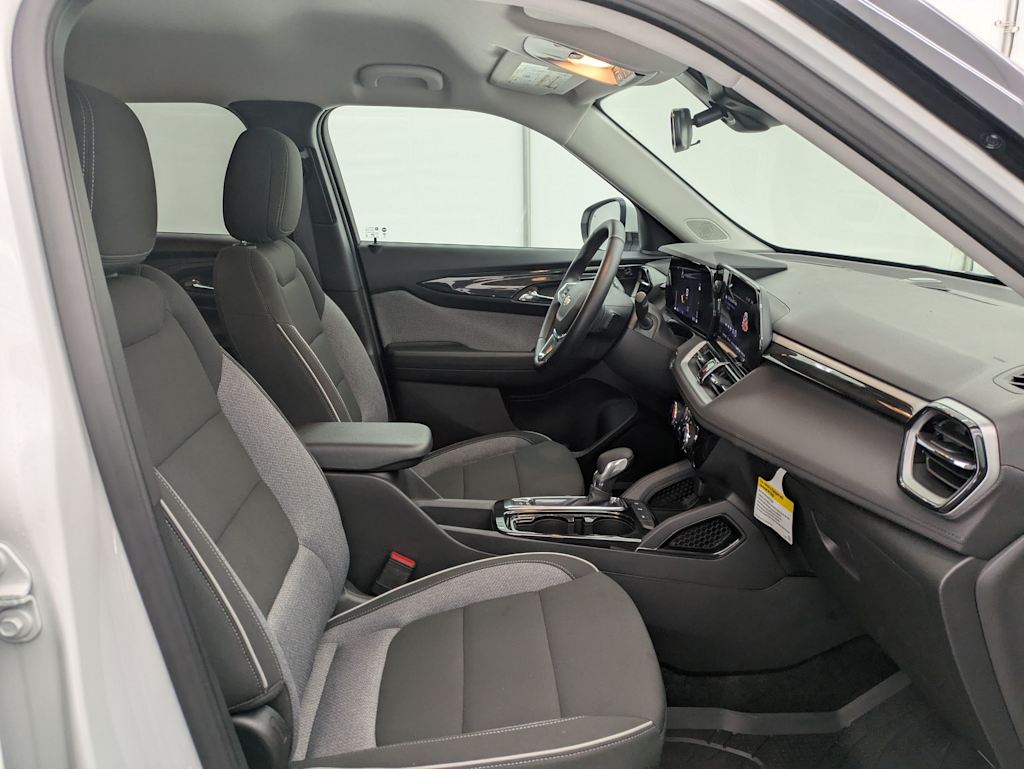 Thumbnail: 2025 Chevrolet TrailBlazer - 11