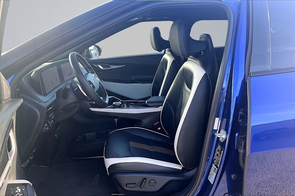 Thumbnail: 2023 Kia EV6 - 10