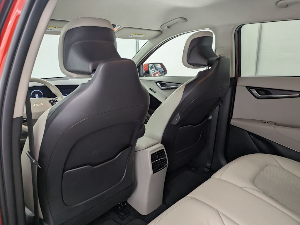 Thumbnail: 2023 Kia Niro - 13