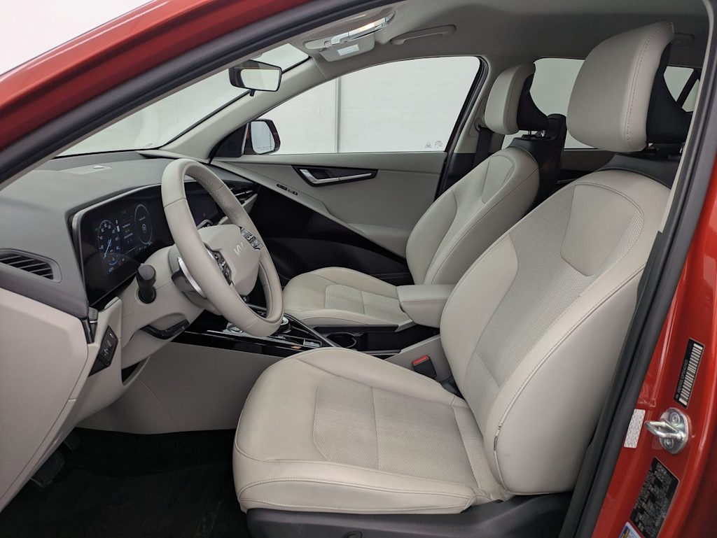 Thumbnail: 2023 Kia Niro - 11