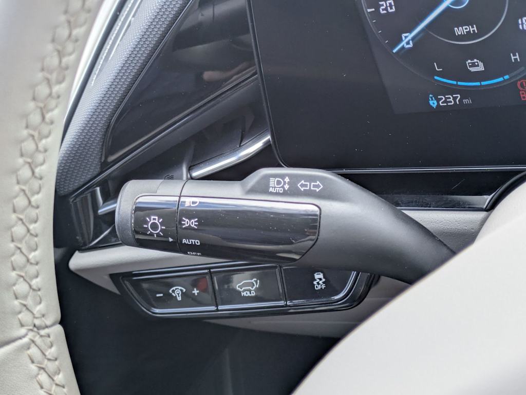 Thumbnail: 2023 Kia Niro - 32