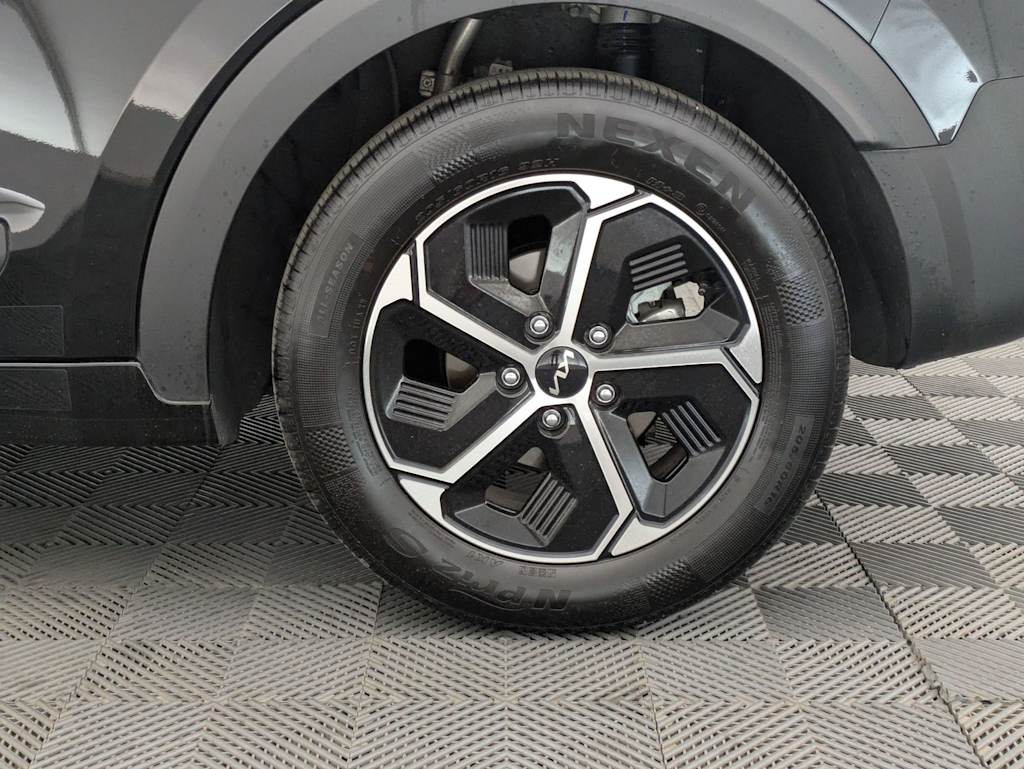 Thumbnail: 2024 Kia Niro - 7