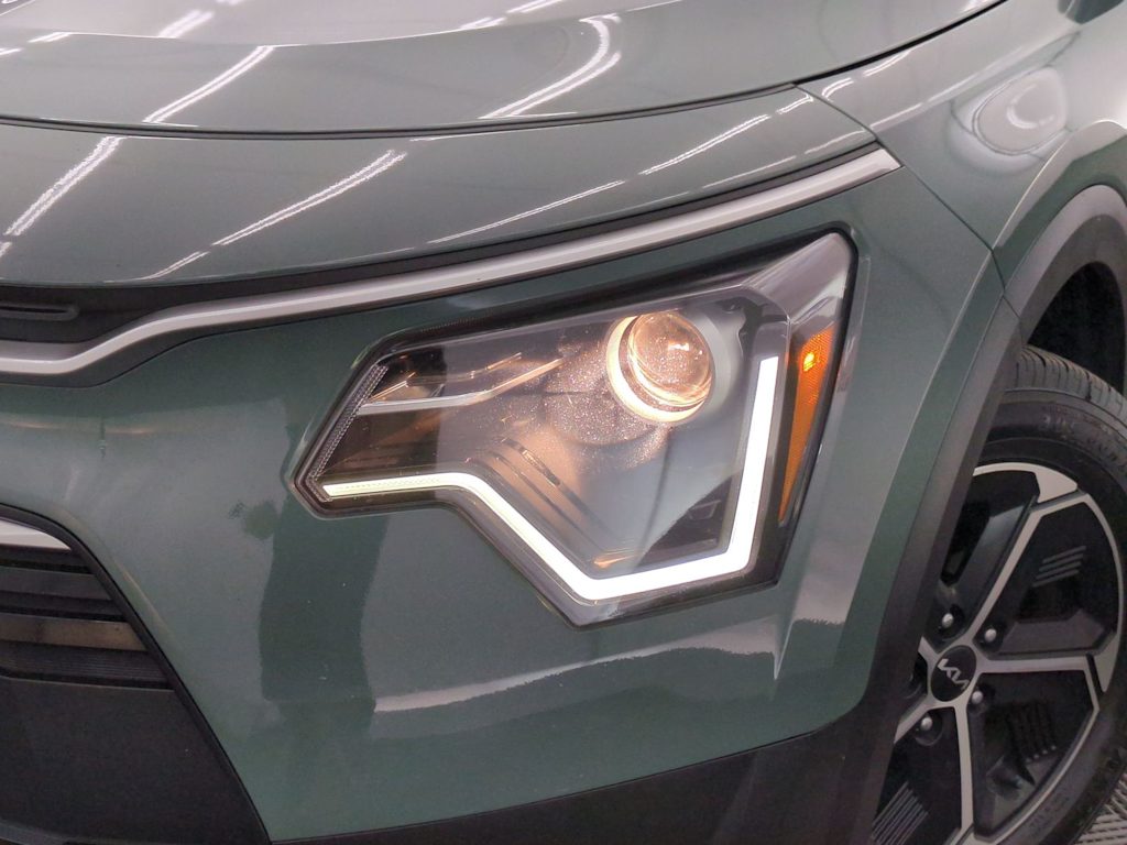 Thumbnail: 2023 Kia Niro - 24