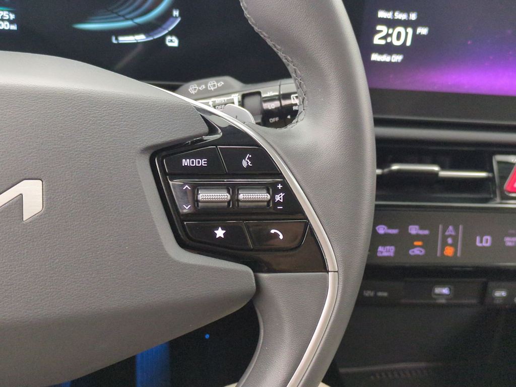 Thumbnail: 2023 Kia Niro - 29