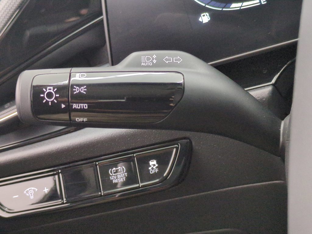 Thumbnail: 2023 Kia Niro - 31