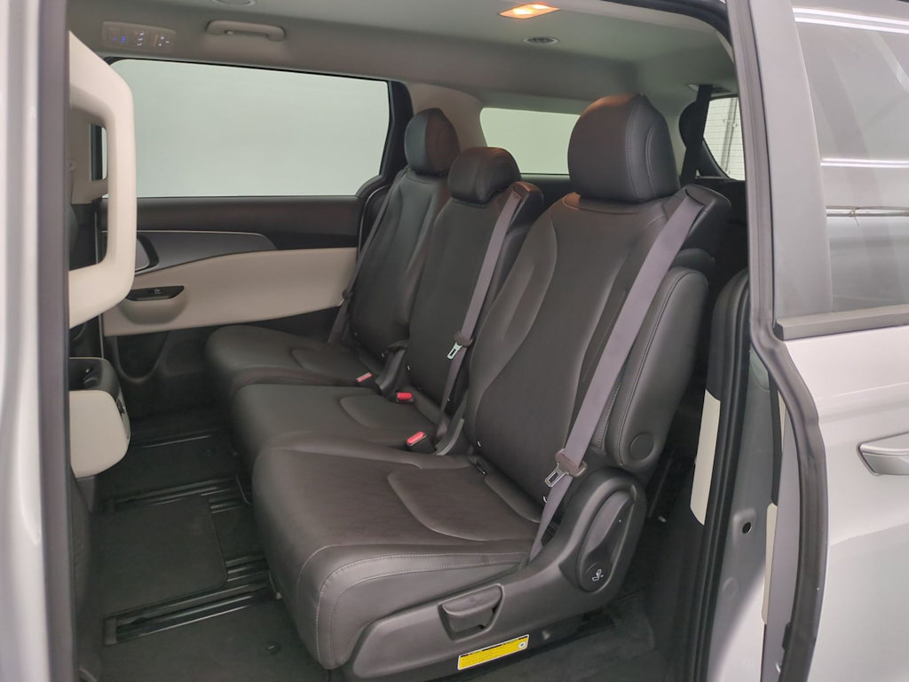 Thumbnail: 2022 Kia Carnival - 26