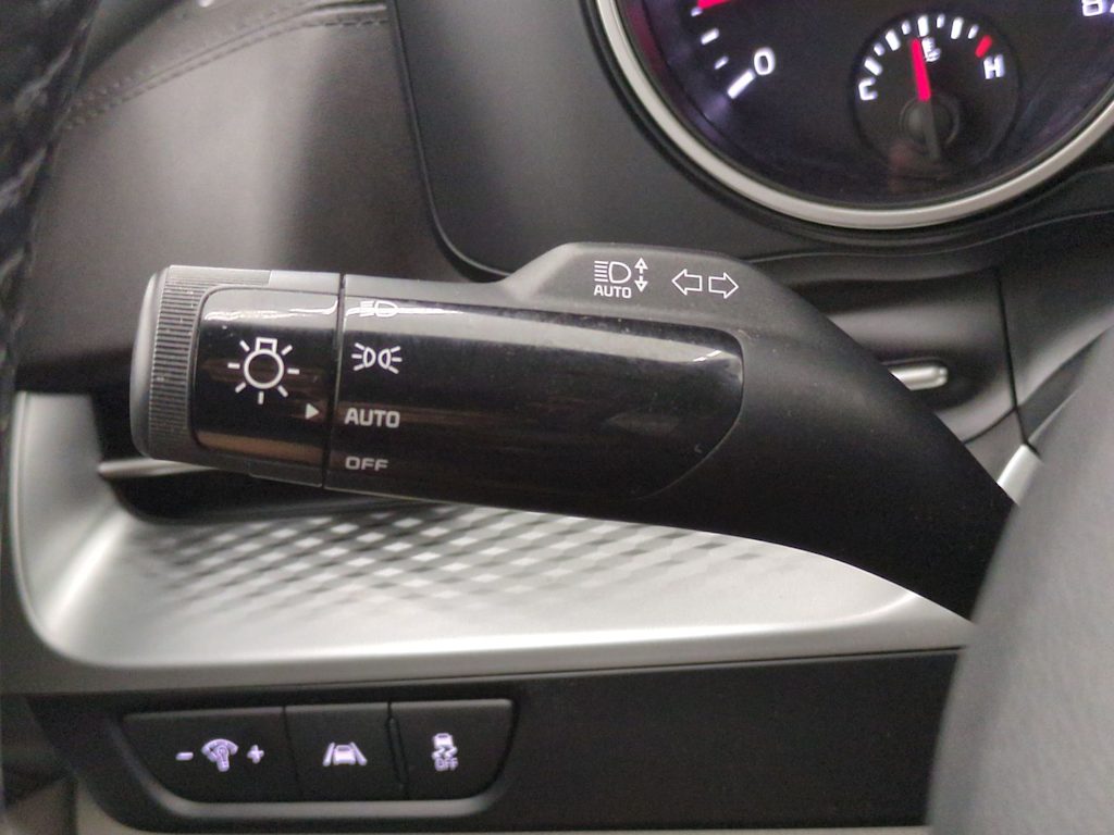 Thumbnail: 2022 Kia Carnival - 16