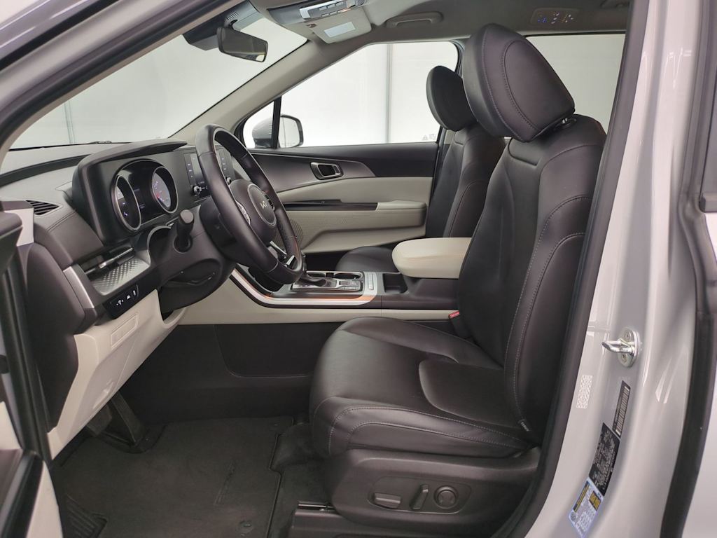 Thumbnail: 2022 Kia Carnival - 11