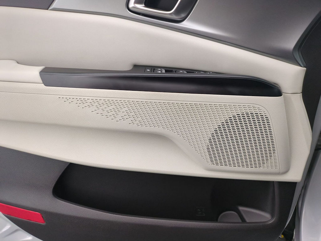 Thumbnail: 2022 Kia Carnival - 31