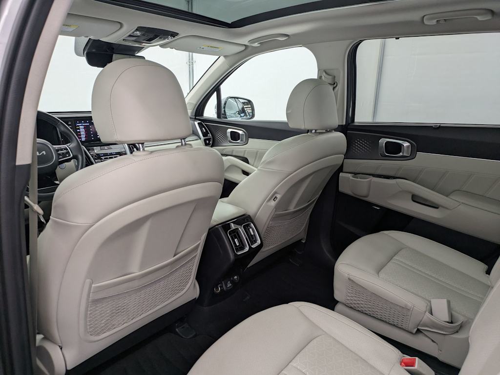 Thumbnail: 2023 Kia Sorento - 12