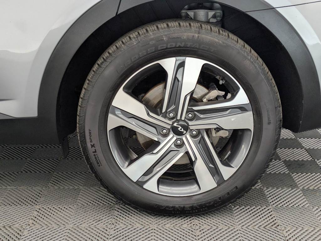 Thumbnail: 2023 Kia Sorento - 7