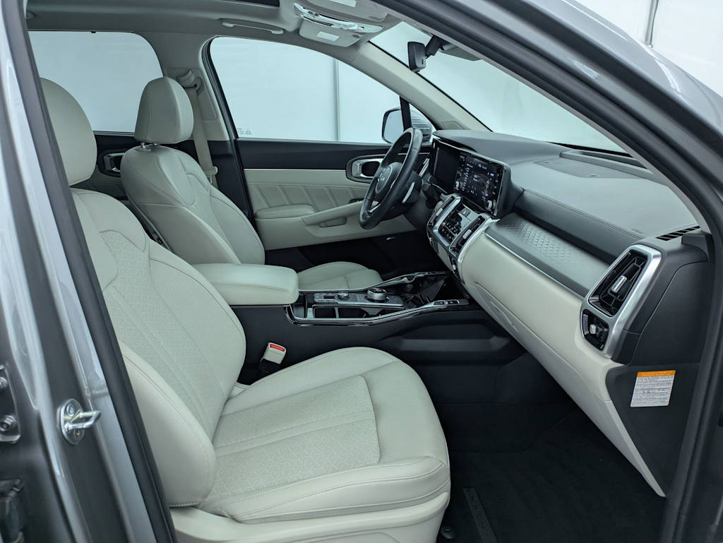 Thumbnail: 2023 Kia Sorento - 11