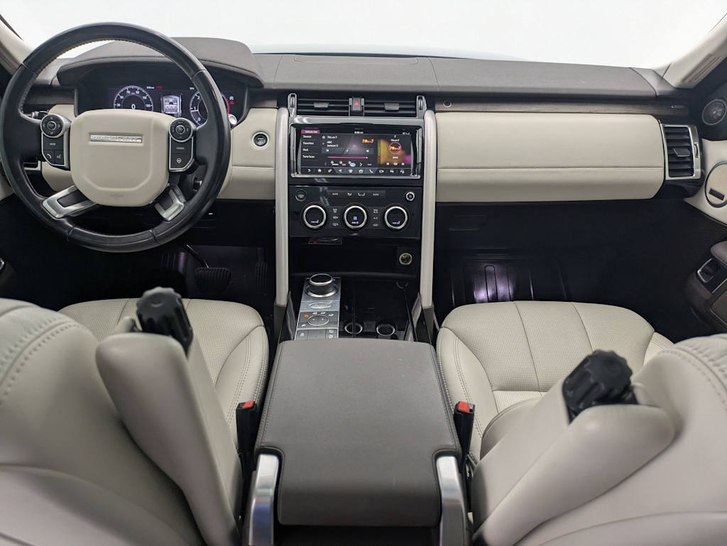 Thumbnail: 2018 Land Rover Discovery - 10