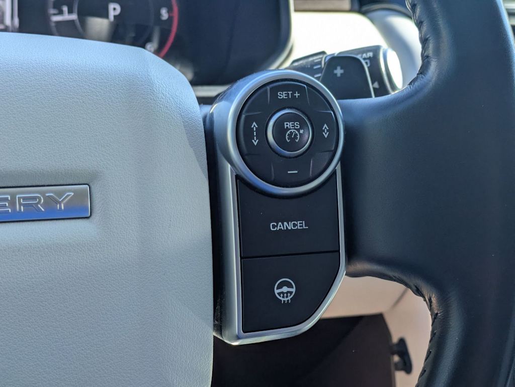 Thumbnail: 2018 Land Rover Discovery - 30