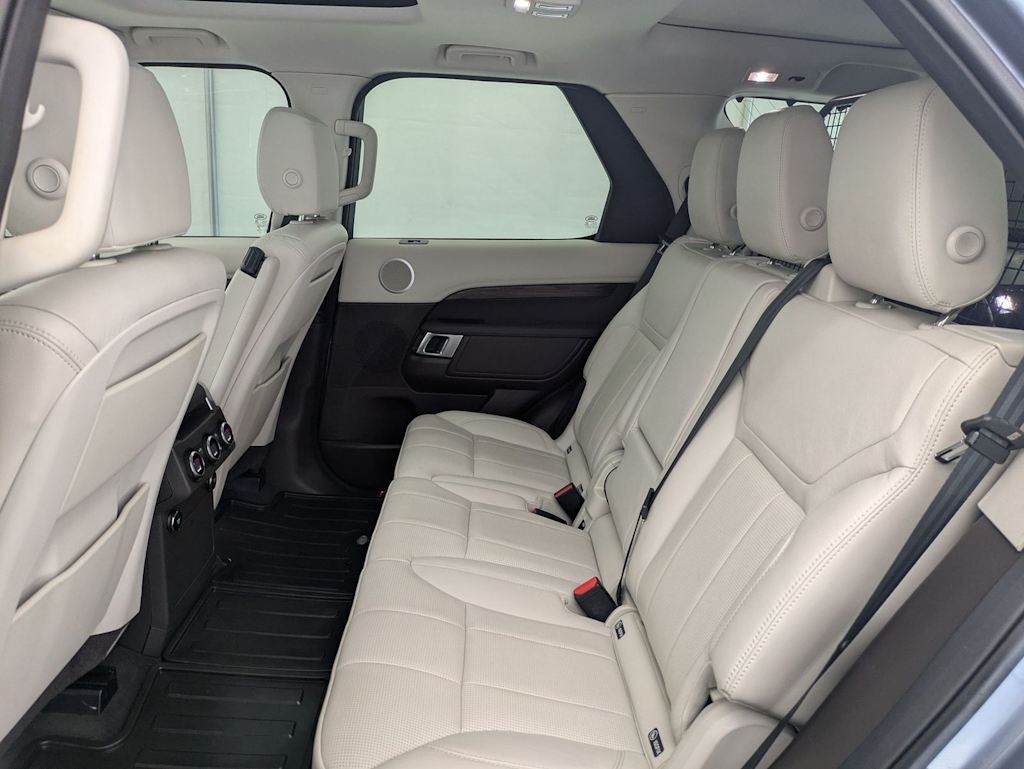 Thumbnail: 2018 Land Rover Discovery - 27
