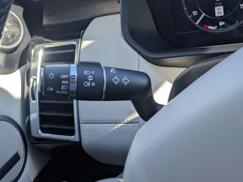 Thumbnail: 2018 Land Rover Discovery - 32