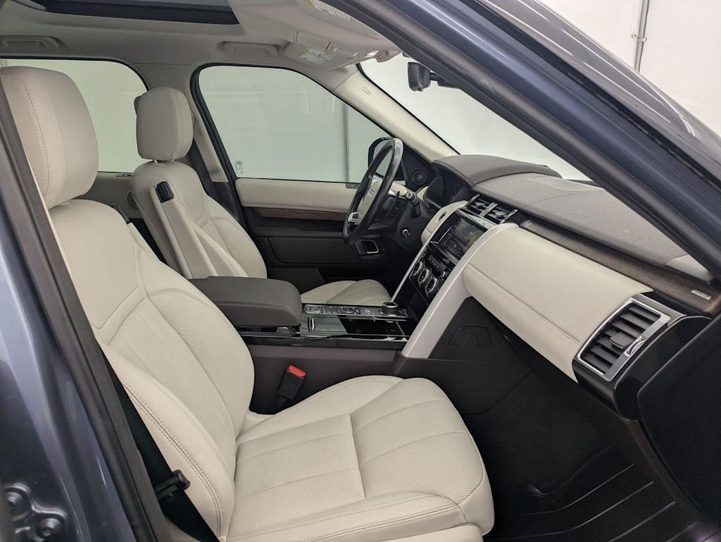 Thumbnail: 2018 Land Rover Discovery - 12