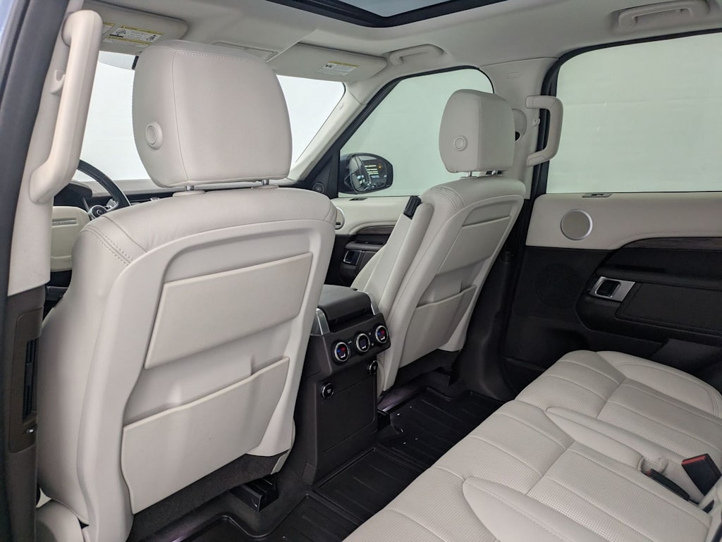 Thumbnail: 2018 Land Rover Discovery - 13