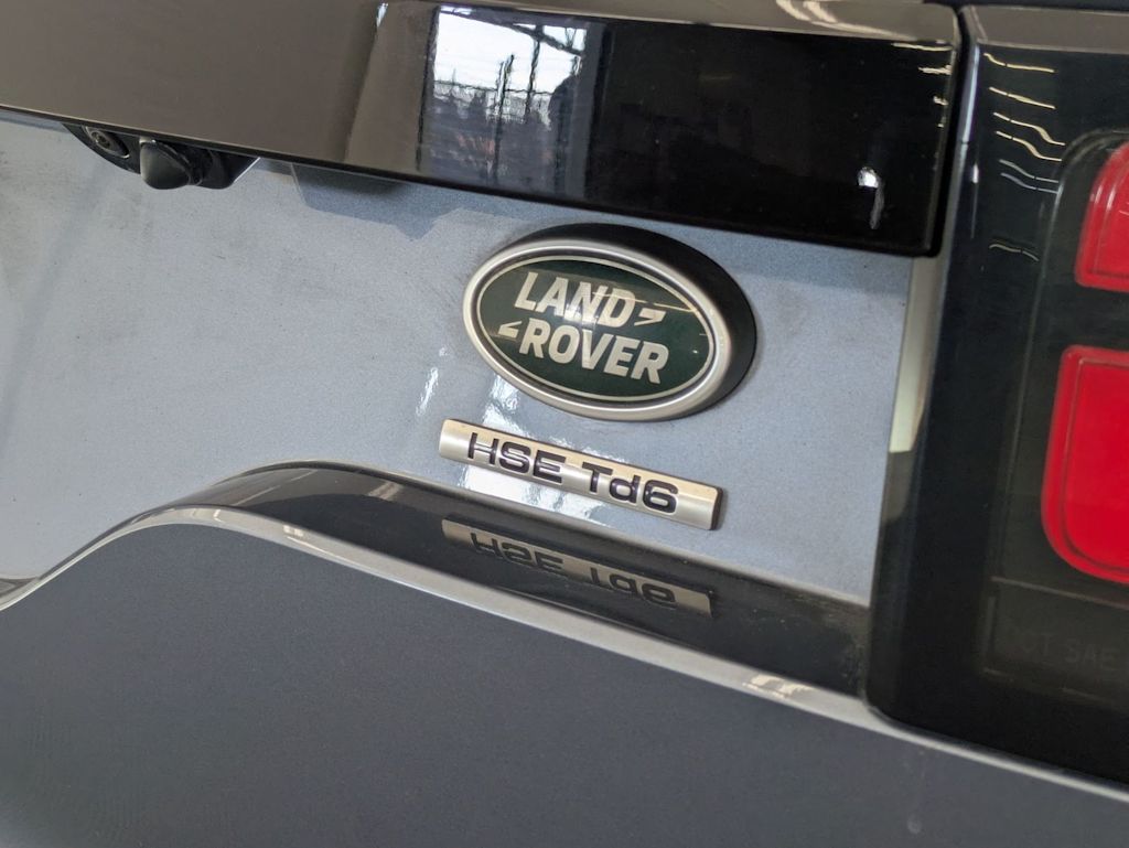 Thumbnail: 2018 Land Rover Discovery - 7