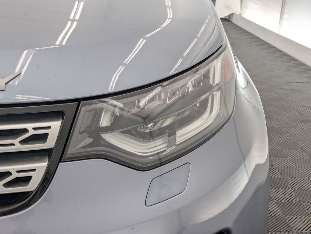 Thumbnail: 2018 Land Rover Discovery - 23