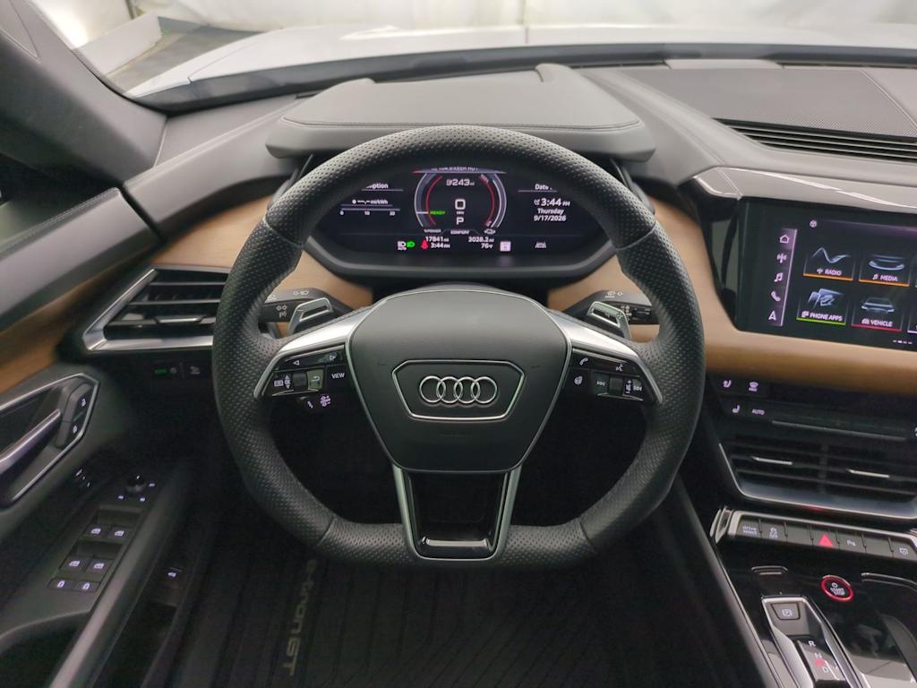 Thumbnail: 2023 Audi e-tron GT - 13