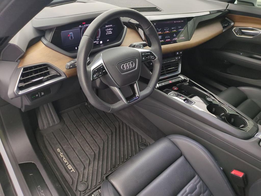 Thumbnail: 2023 Audi e-tron GT - 2