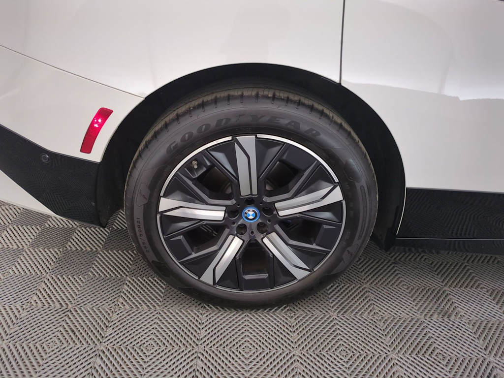 Thumbnail: 2023 BMW iX - 8