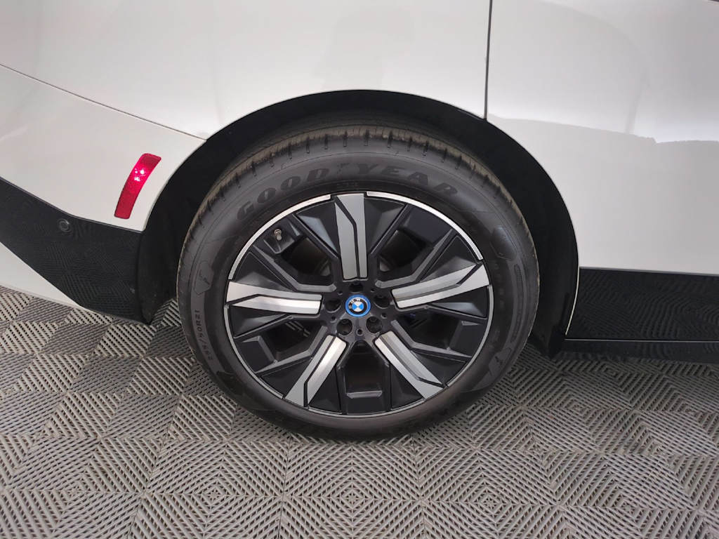 Thumbnail: 2023 BMW iX - 8